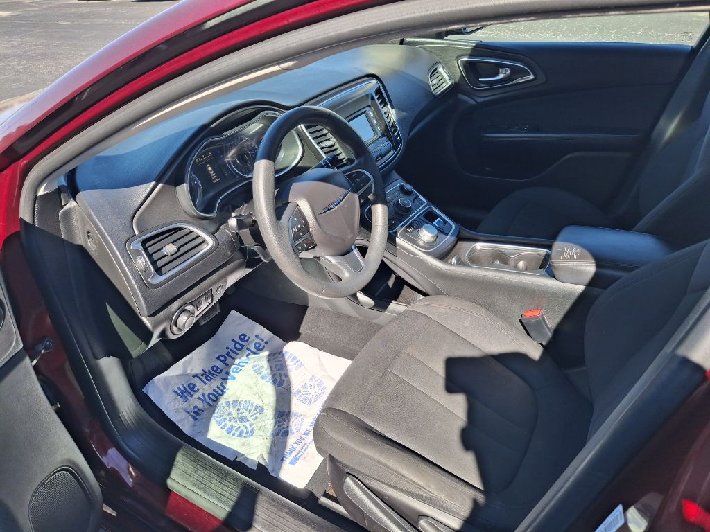 2016 Chrysler 200 Image 8