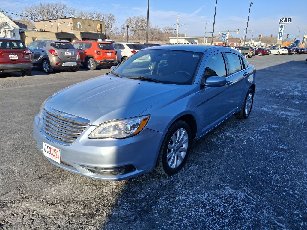 2013 Chrysler 200 Image 4