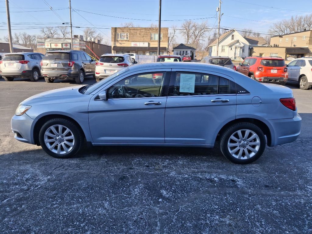 2013 Chrysler 200 Image 5