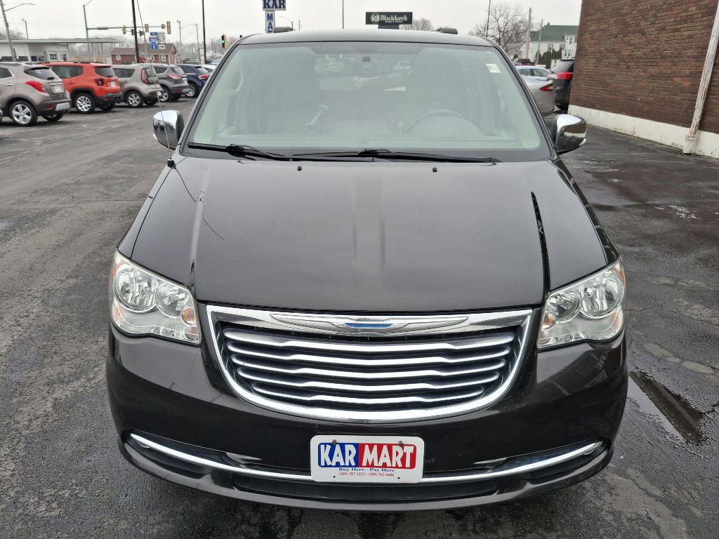 2015 Chrysler Town & Country Image 3