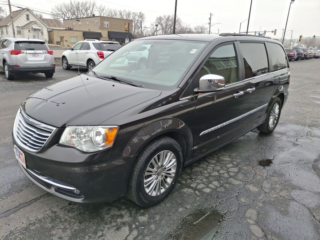 2015 Chrysler Town & Country Image 4