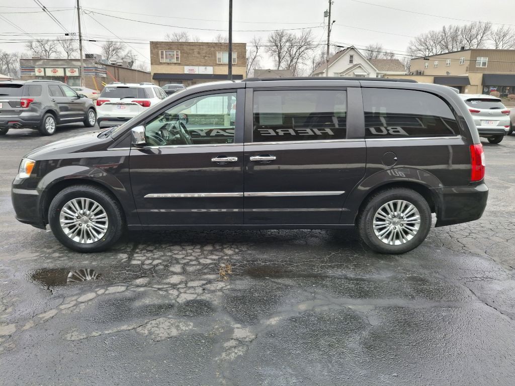 2015 Chrysler Town & Country Image 5