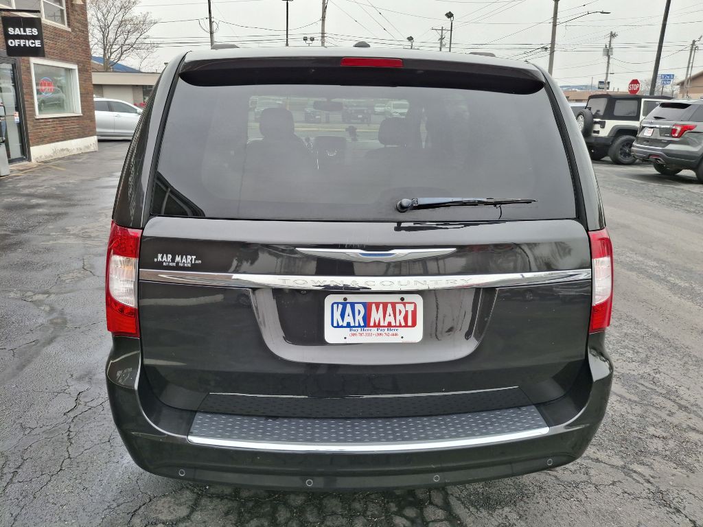 2015 Chrysler Town & Country Image 7