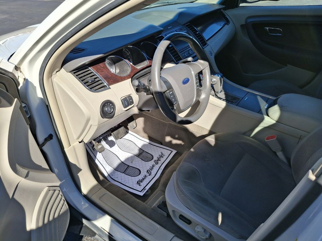 2011 Ford Taurus Image 8