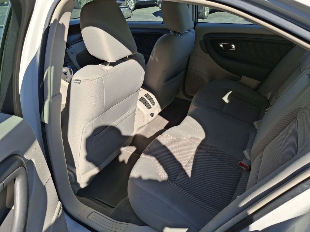 2011 Ford Taurus Image 10
