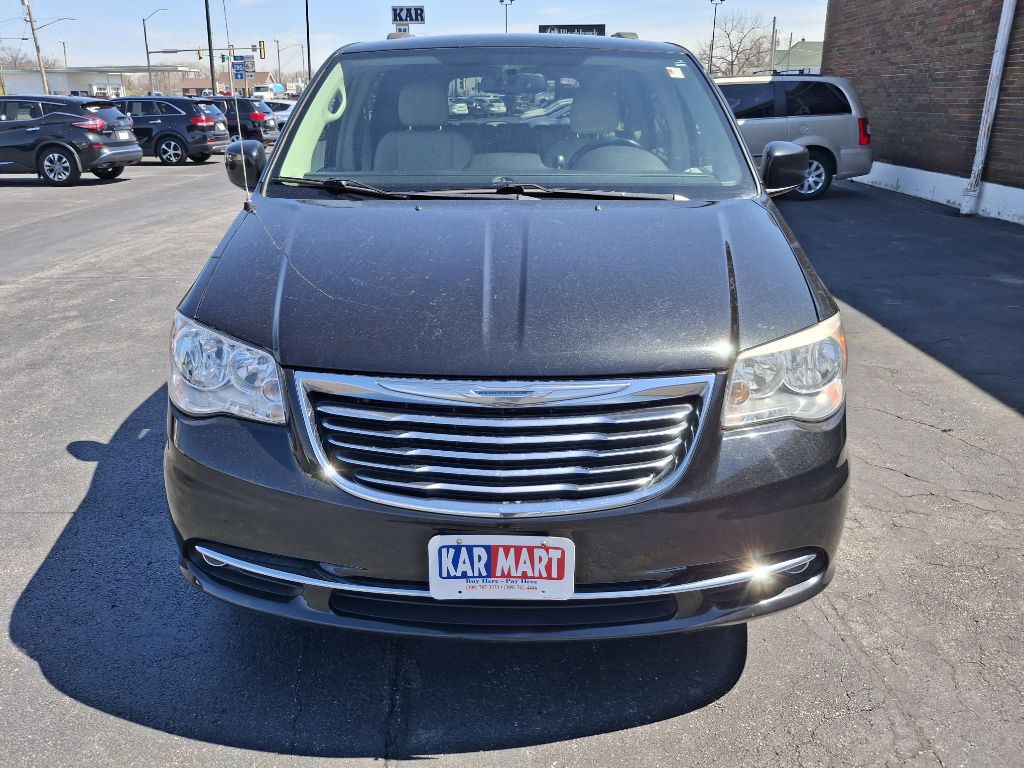 2015 Chrysler Town & Country Image 3