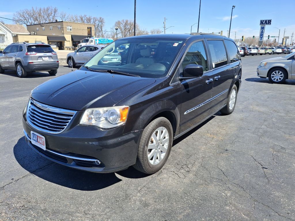 2015 Chrysler Town & Country Image 4