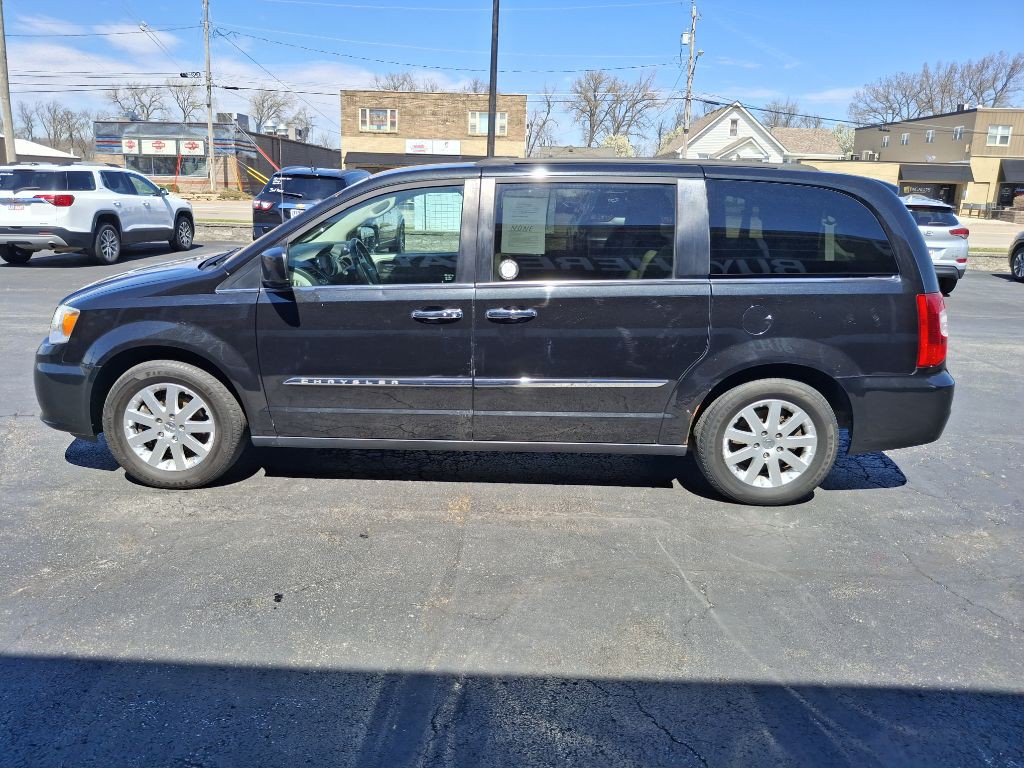 2015 Chrysler Town & Country Image 5