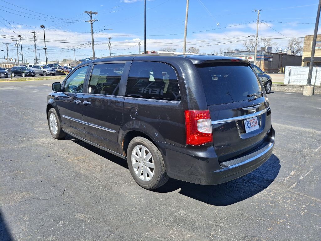 2015 Chrysler Town & Country Image 6