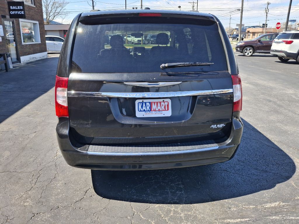 2015 Chrysler Town & Country Image 7