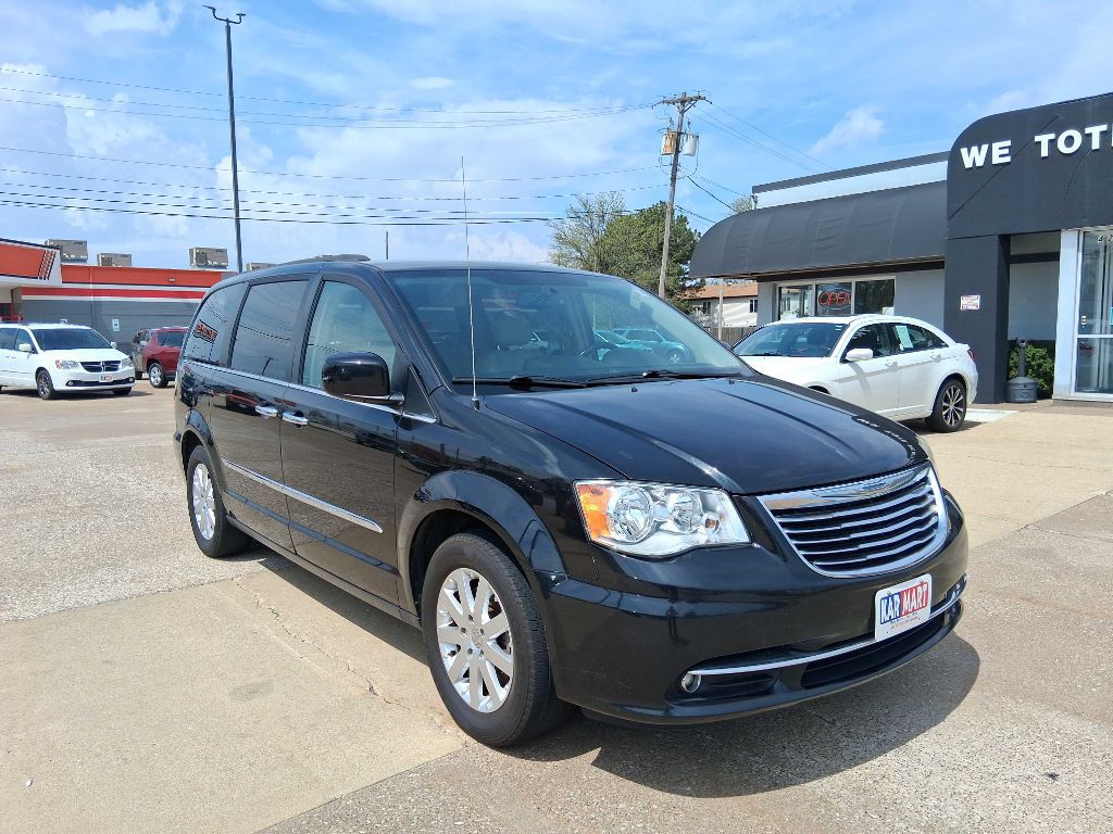 2015 Chrysler Town & Country Image 4