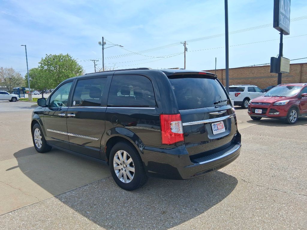 2015 Chrysler Town & Country Image 6