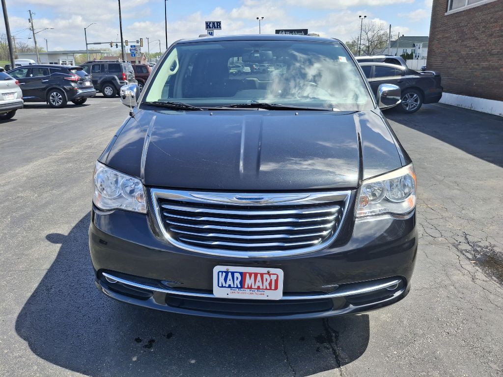 2014 Chrysler Town & Country Image 3