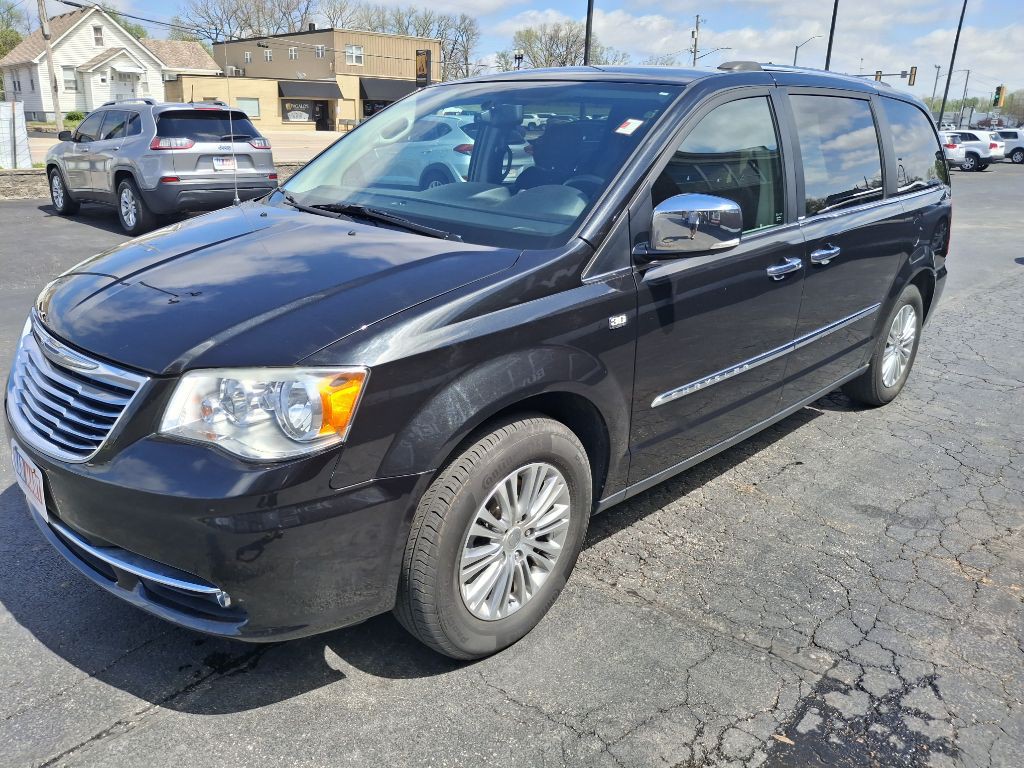 2014 Chrysler Town & Country Image 4