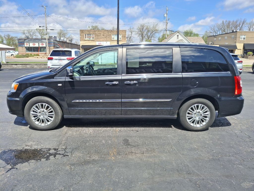 2014 Chrysler Town & Country Image 5