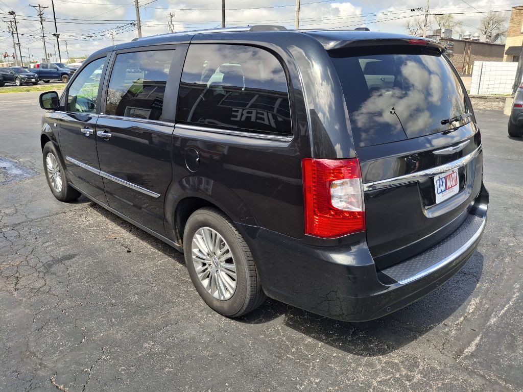 2014 Chrysler Town & Country Image 6
