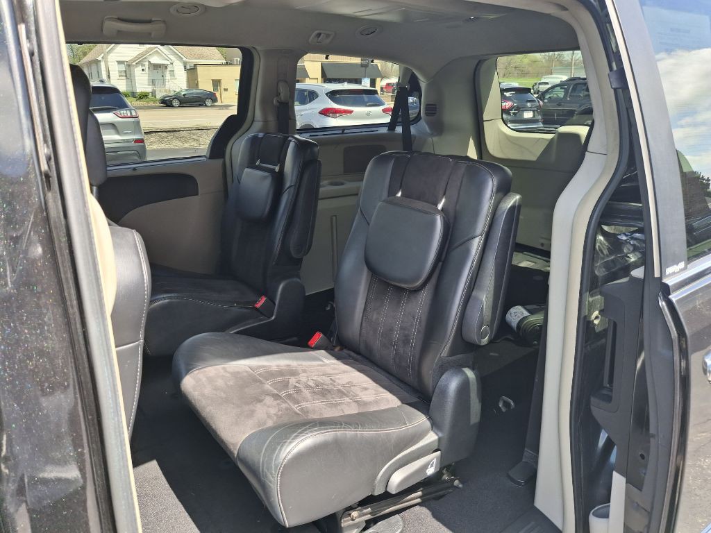 2014 Chrysler Town & Country Image 10