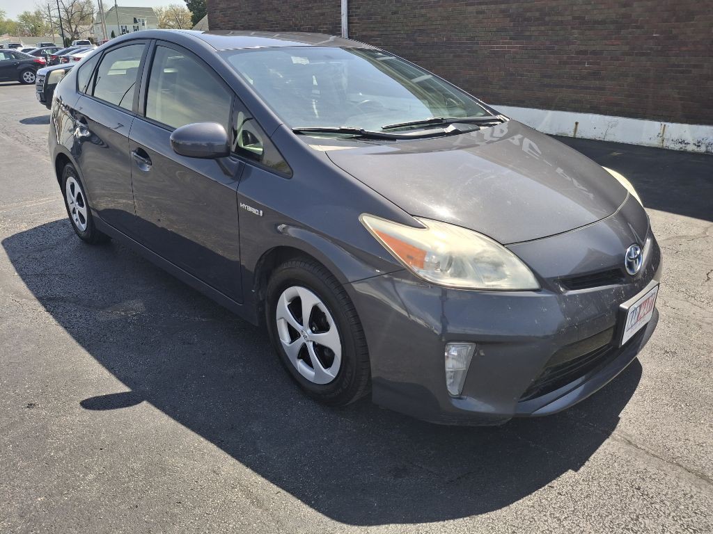 2013 Toyota Prius Image 2