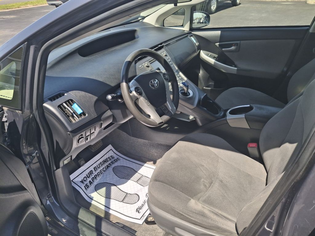 2013 Toyota Prius Image 8