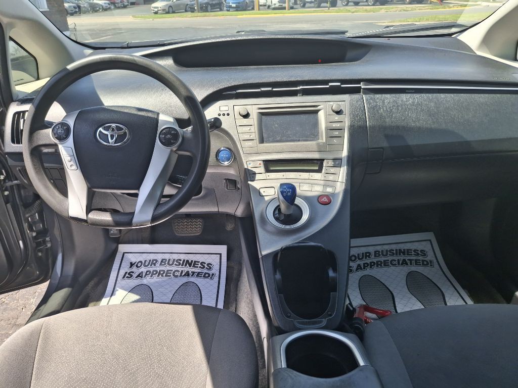 2013 Toyota Prius Image 9