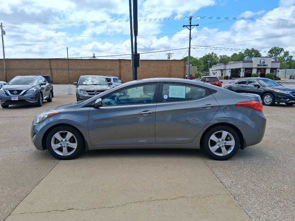 2013 Hyundai Elantra Image 2