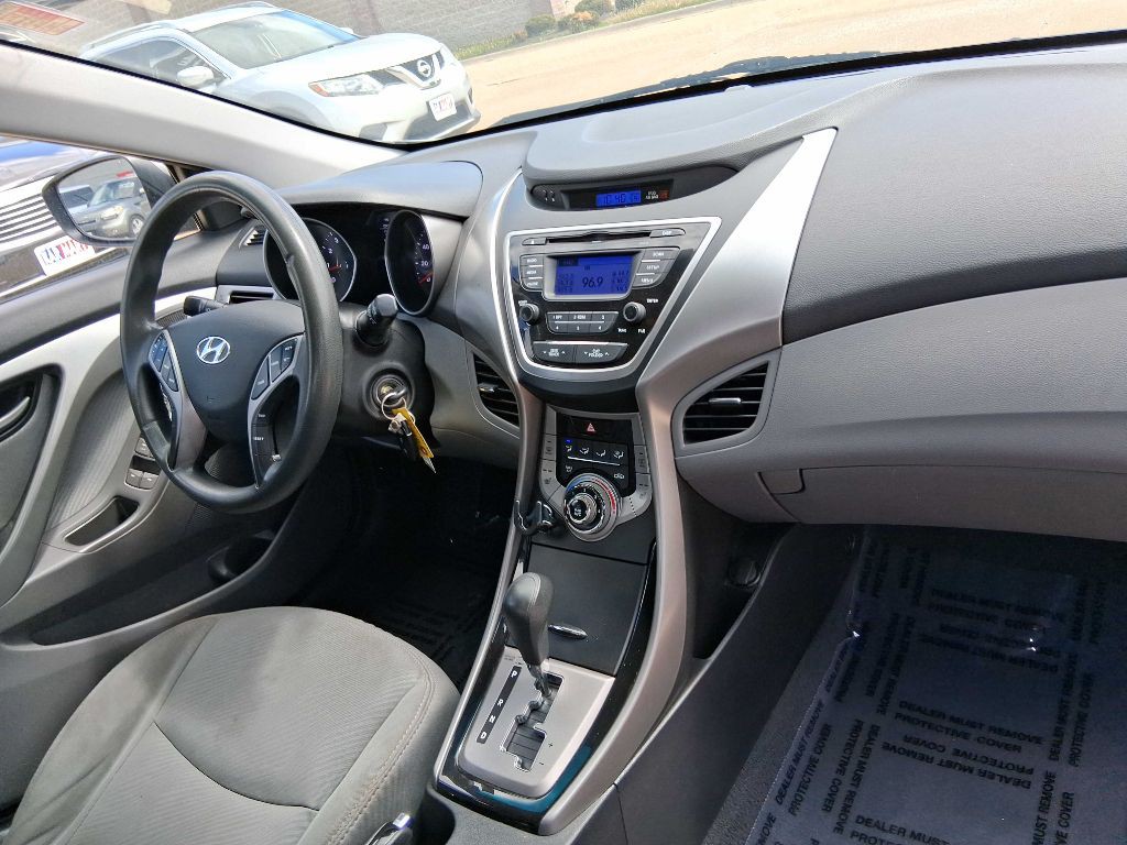 2013 Hyundai Elantra Image 9