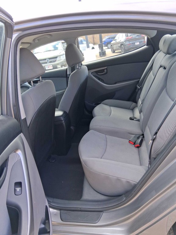 2013 Hyundai Elantra Image 10