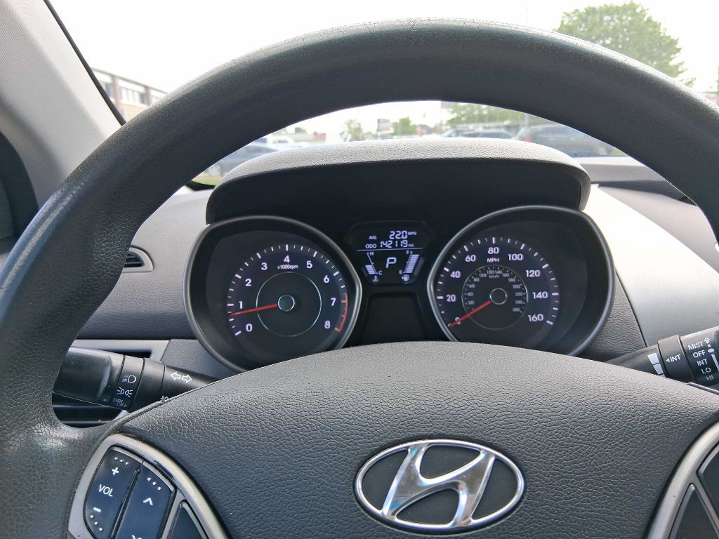 2013 Hyundai Elantra Image 12