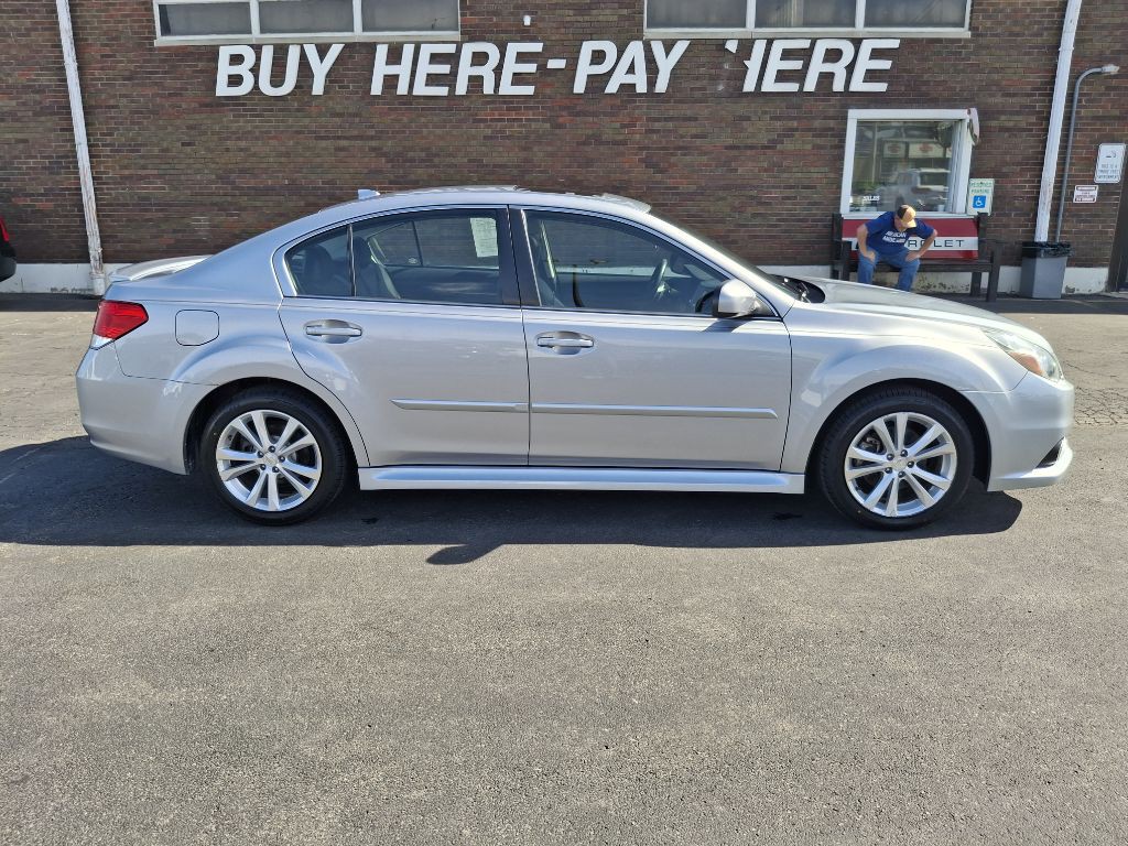 2013 Subaru Legacy Image 1