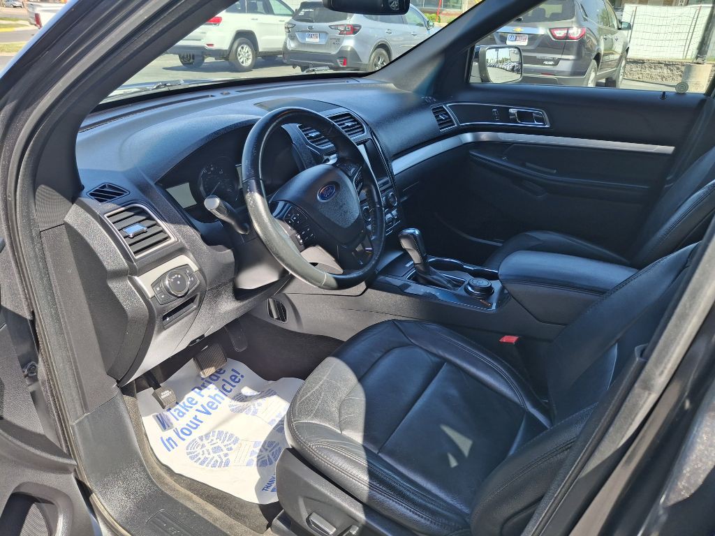 2017 Ford Explorer Image 8