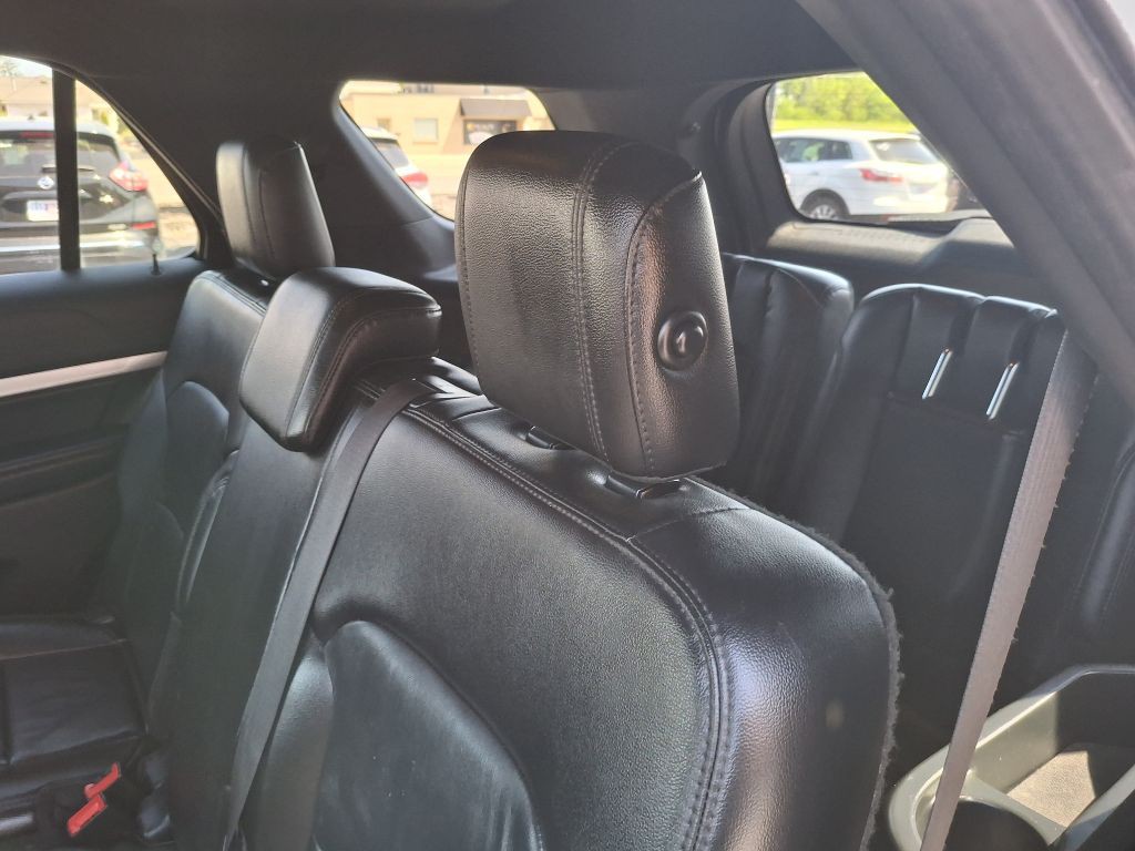 2017 Ford Explorer Image 10