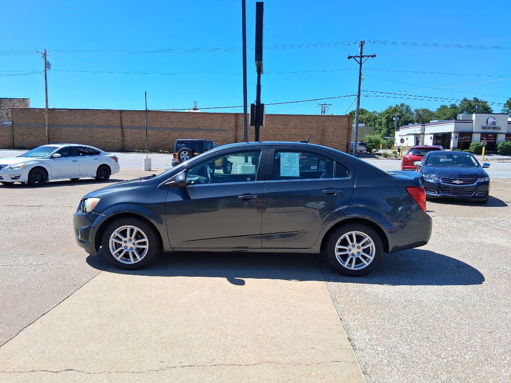 2013 Chevrolet Sonic Image 2
