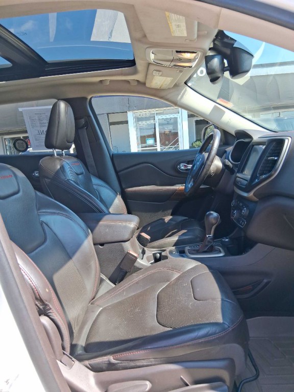 2016 Jeep Cherokee Image 9