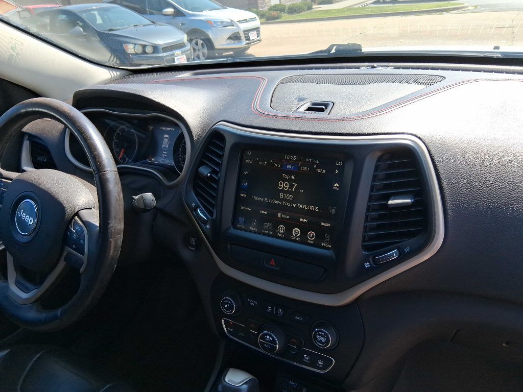 2016 Jeep Cherokee Image 10