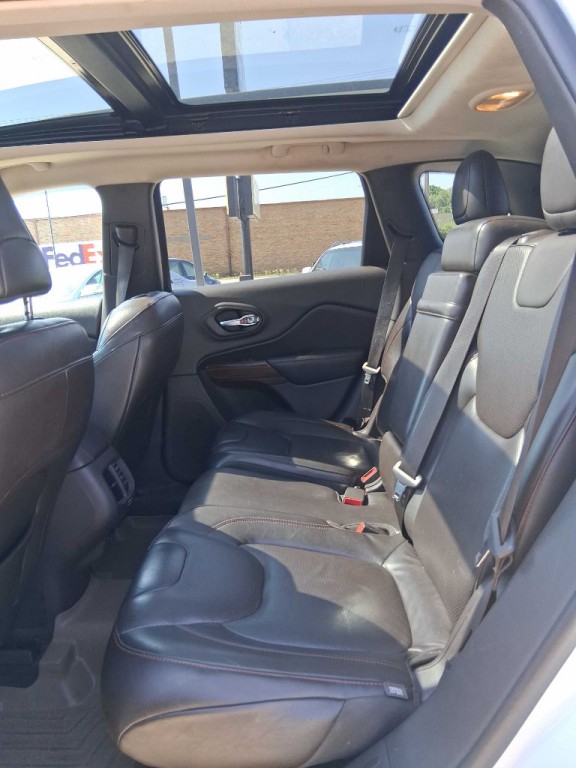 2016 Jeep Cherokee Image 11