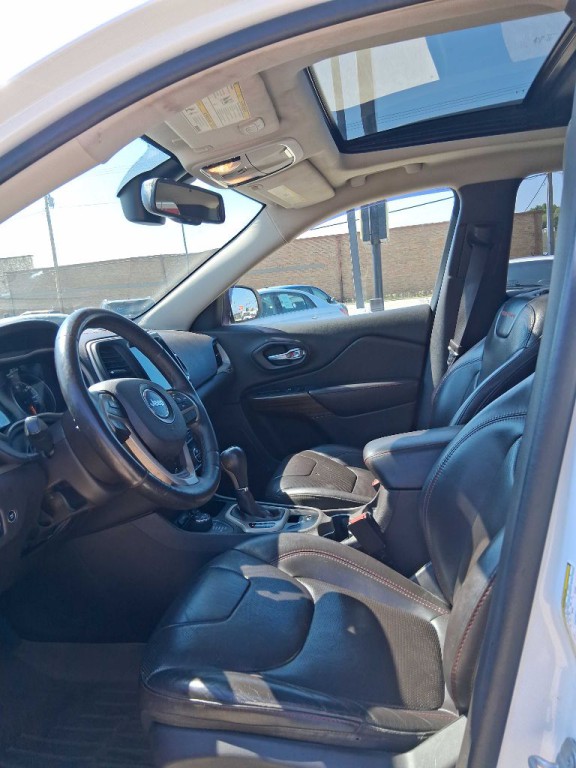 2016 Jeep Cherokee Image 12