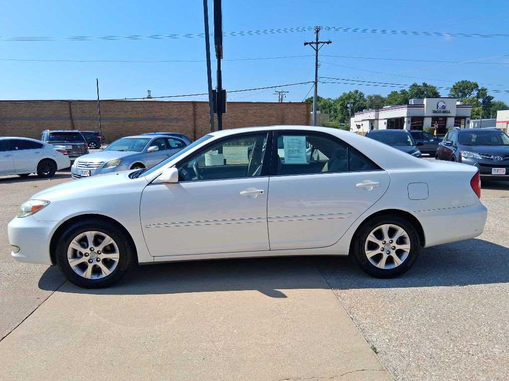 2004 Toyota Camry Image 2