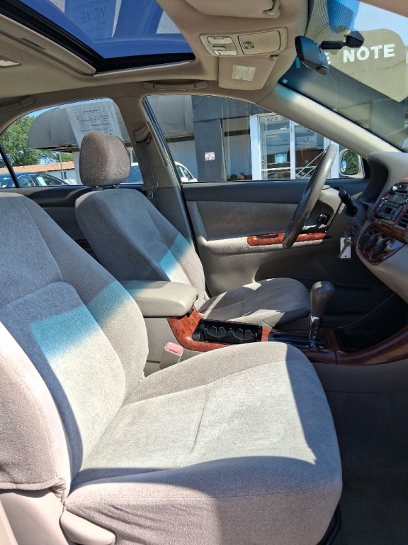 2004 Toyota Camry Image 8