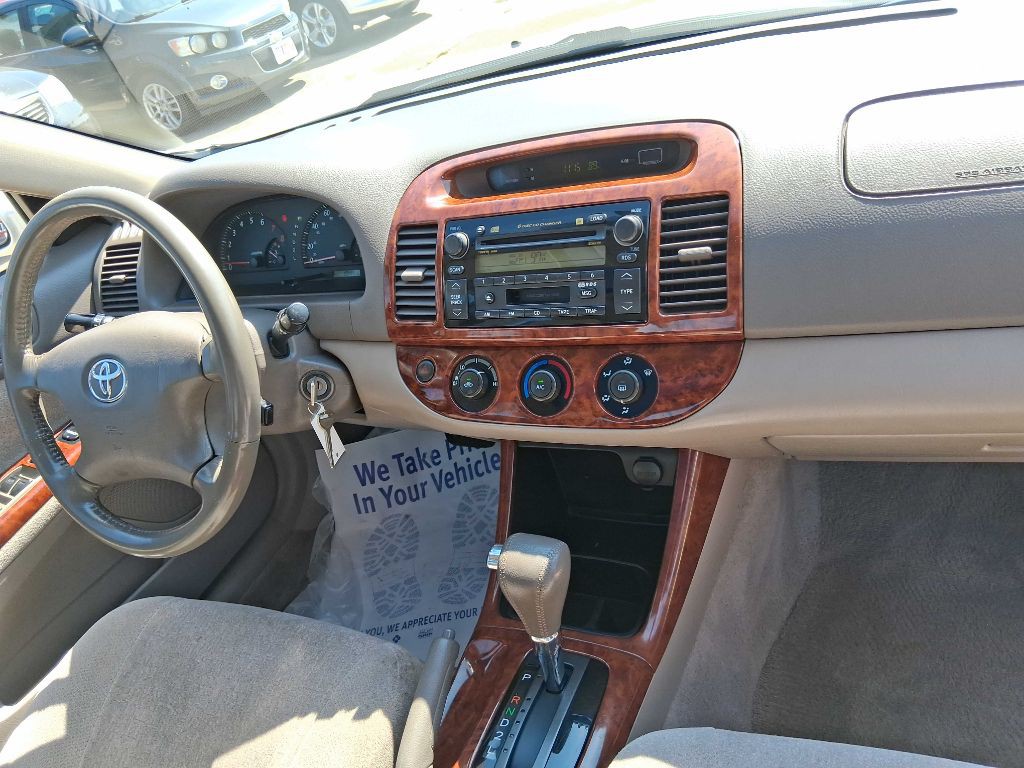 2004 Toyota Camry Image 9