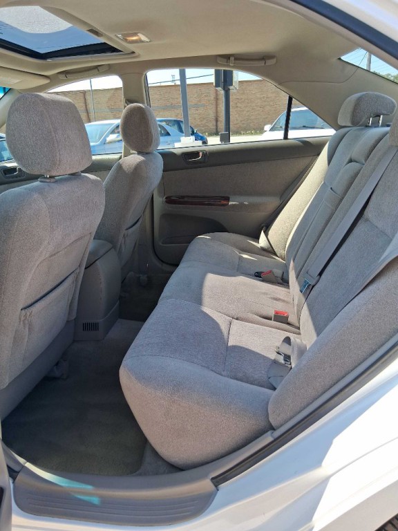 2004 Toyota Camry Image 10