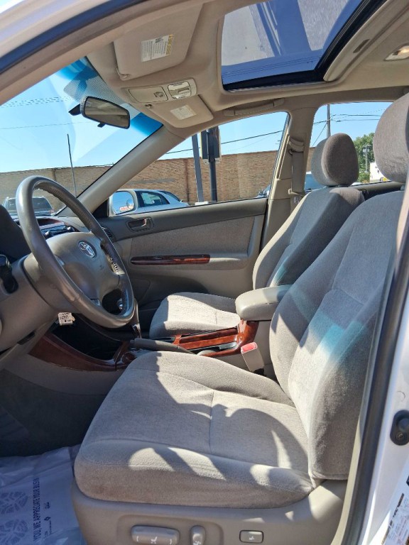 2004 Toyota Camry Image 11
