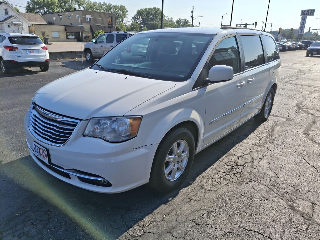 2012 Chrysler Town & Country Image 4