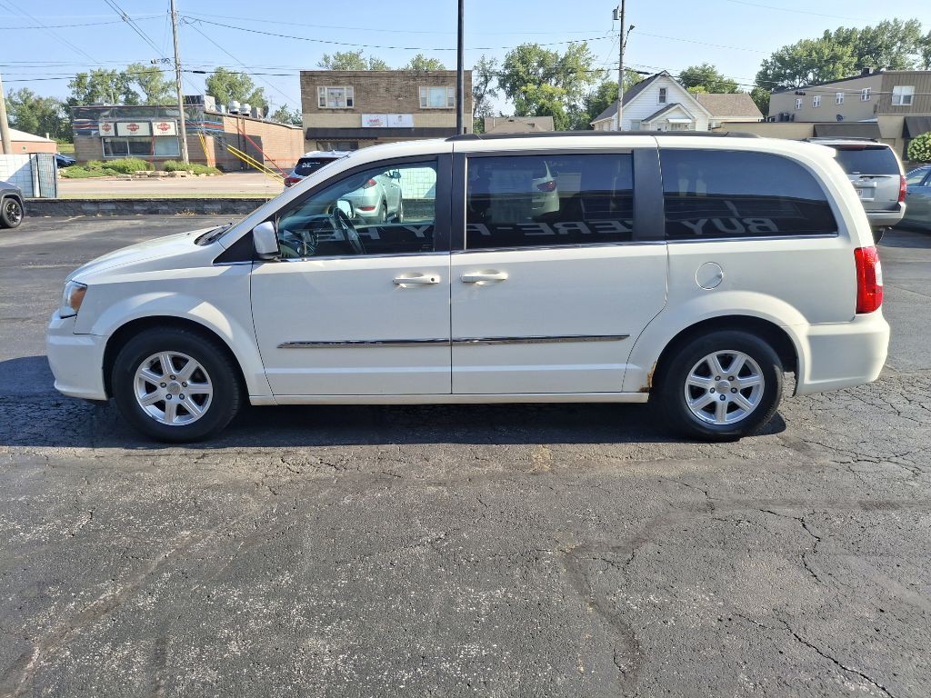 2012 Chrysler Town & Country Image 5