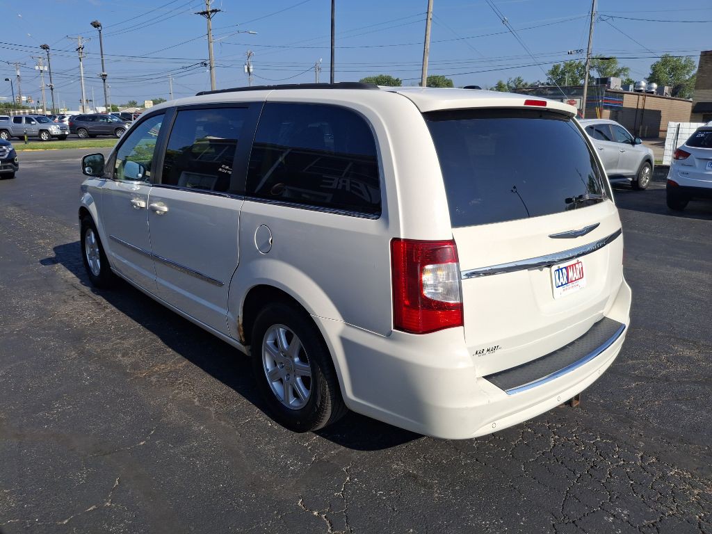 2012 Chrysler Town & Country Image 6