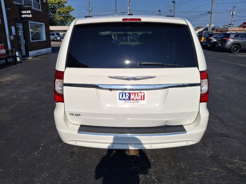 2012 Chrysler Town & Country Image 7