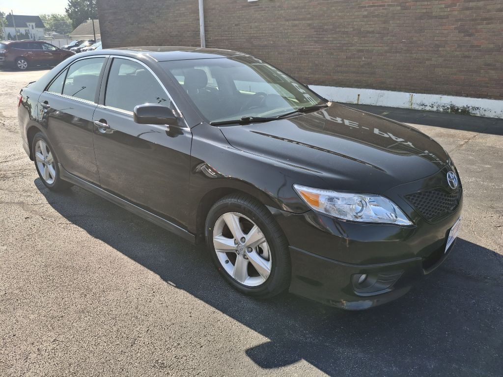 2011 Toyota Camry Image 2