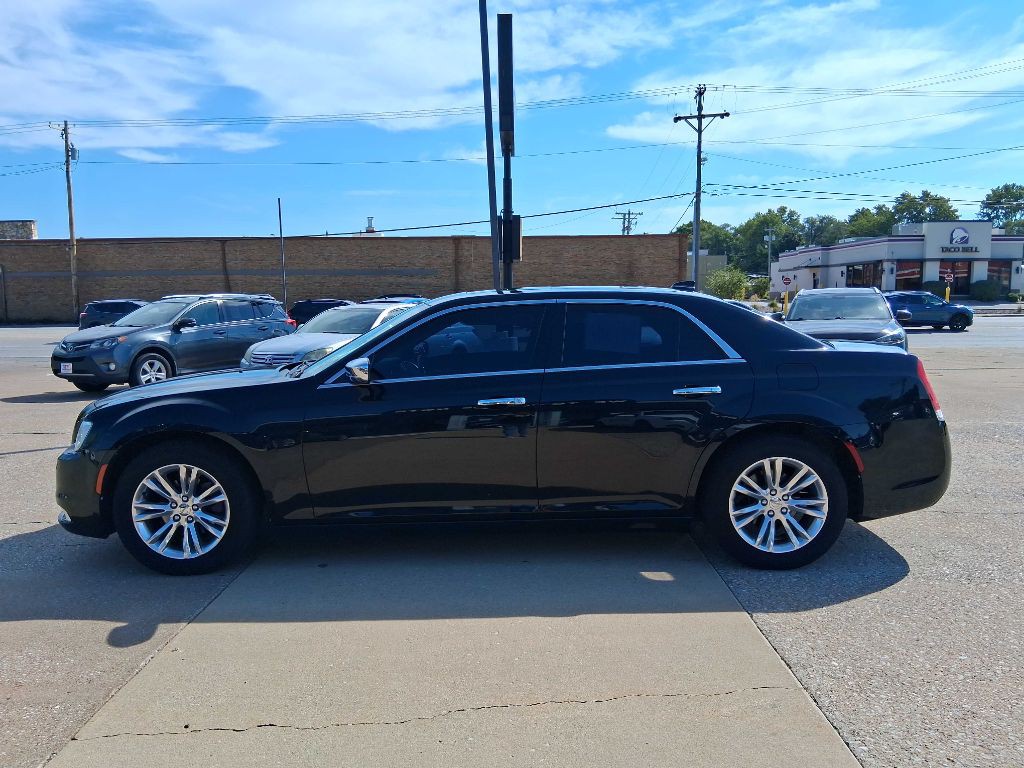 2016 Chrysler 300 Image 2