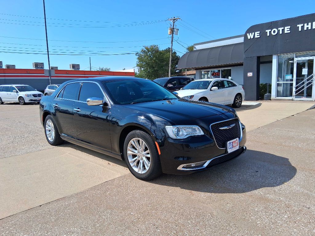 2016 Chrysler 300 Image 4