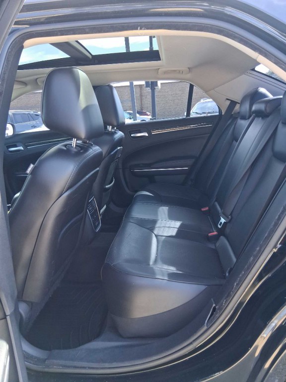 2016 Chrysler 300 Image 10