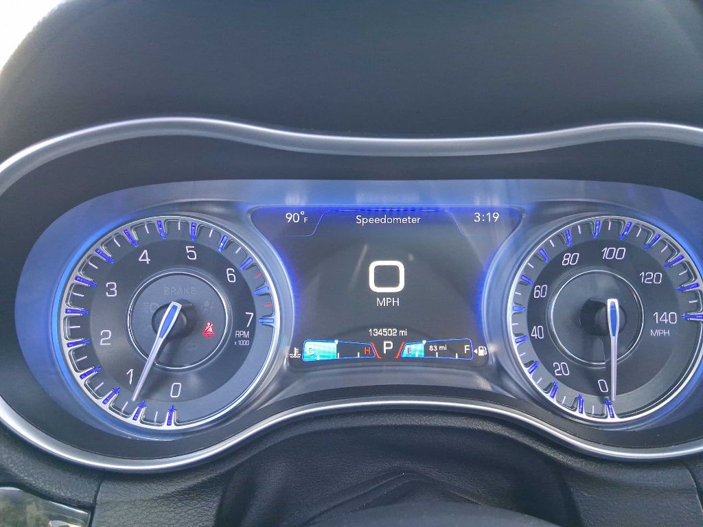 2016 Chrysler 300 Image 12